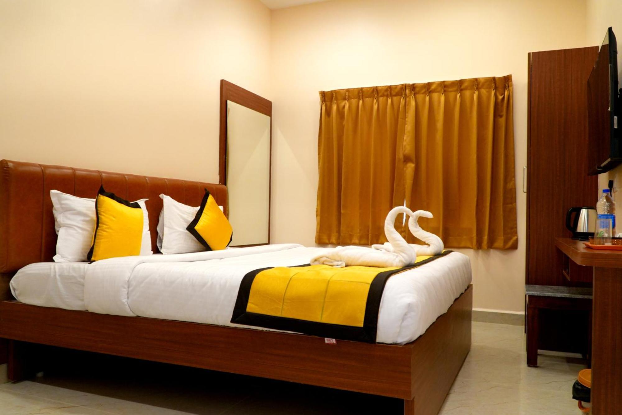 Uj Pallazzio - Business Class Luxury Hotel Tiruvannāmalai Exterior foto
