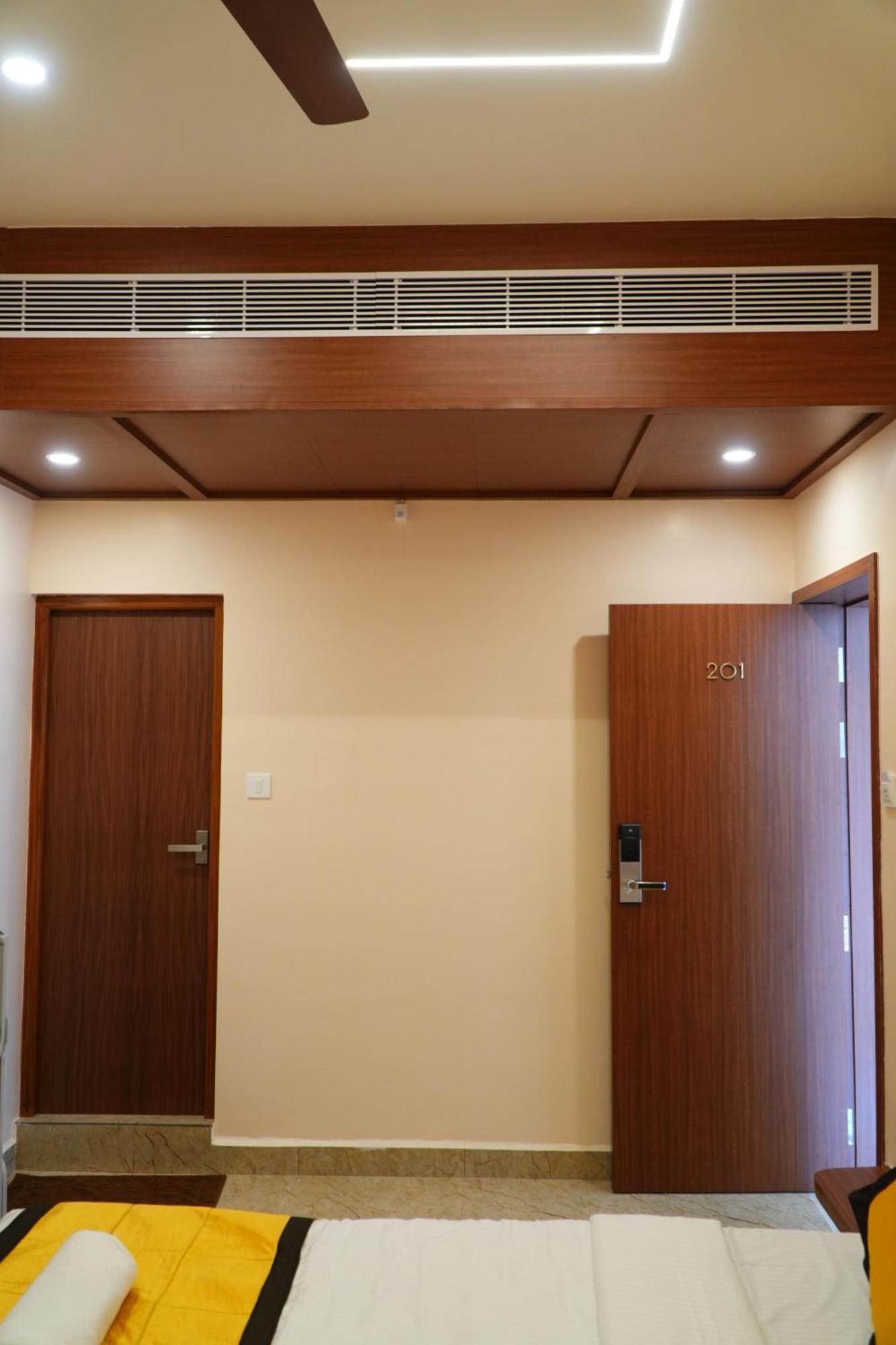 Uj Pallazzio - Business Class Luxury Hotel Tiruvannāmalai Exterior foto