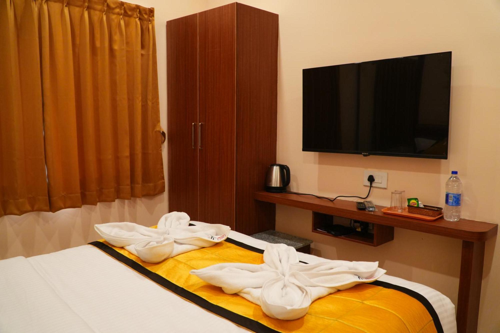 Uj Pallazzio - Business Class Luxury Hotel Tiruvannāmalai Exterior foto